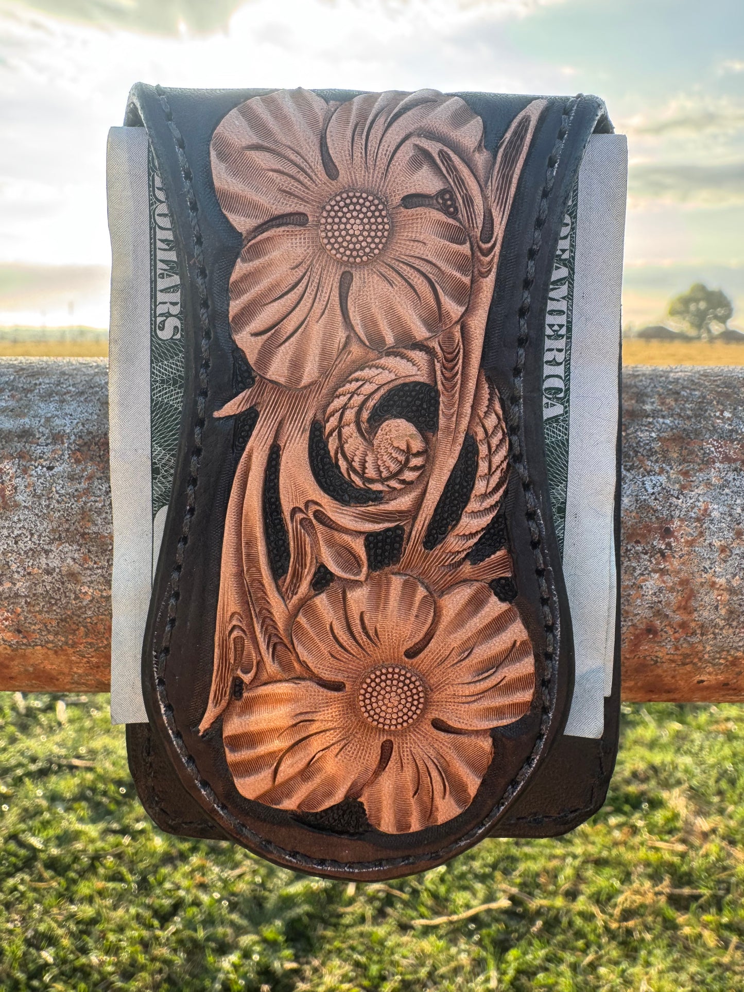 Magnetic money clip wallet